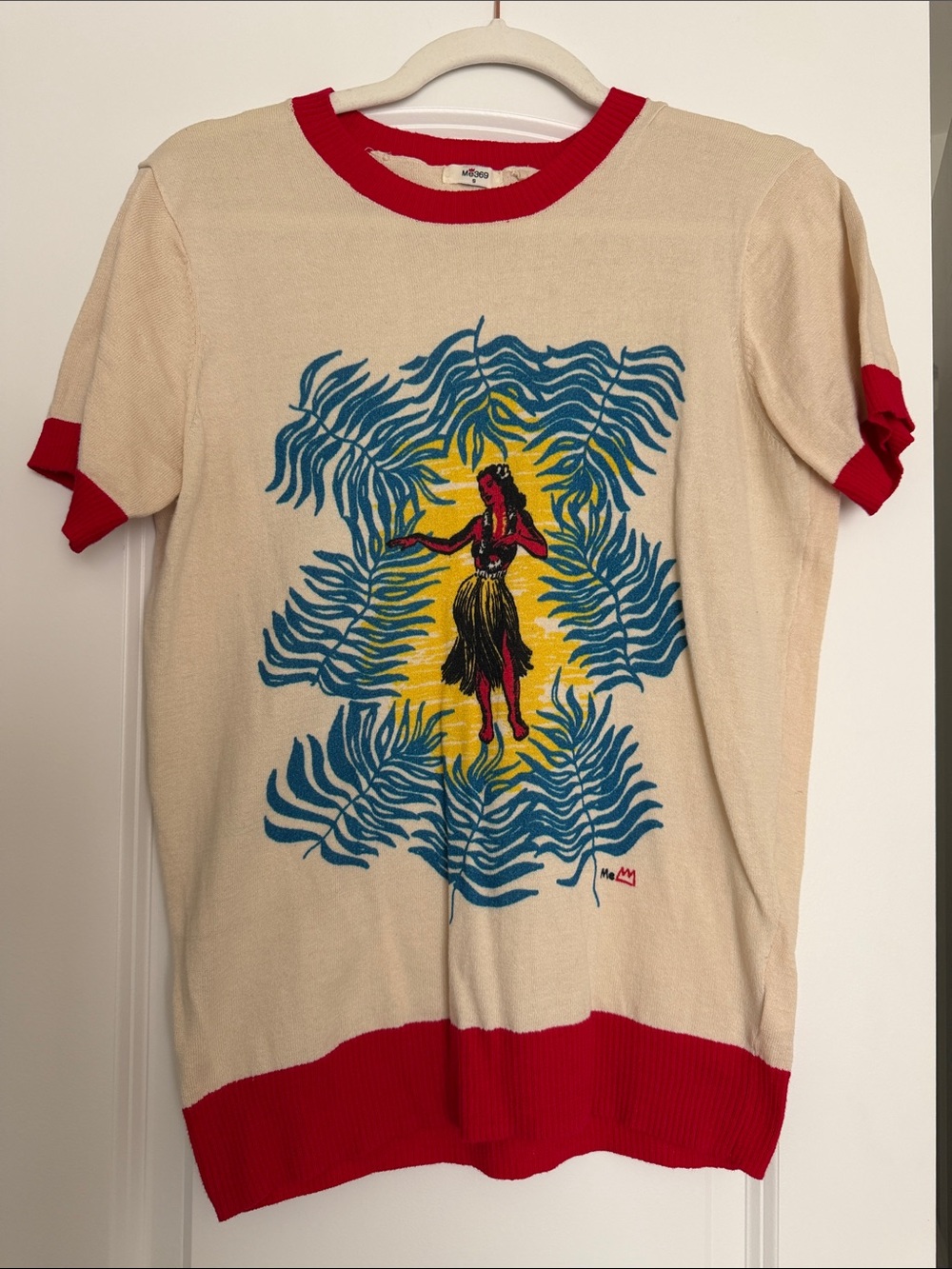 Vintage-Inspired Cream Short-Sleeve Graphic Ringer Tee with Red Trim